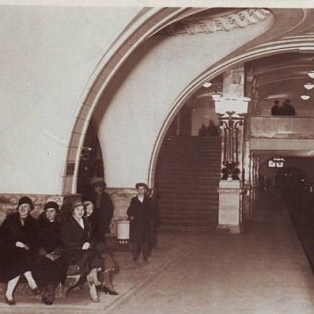 Сколько человек перевезло метро Москвы за 80 лет?
